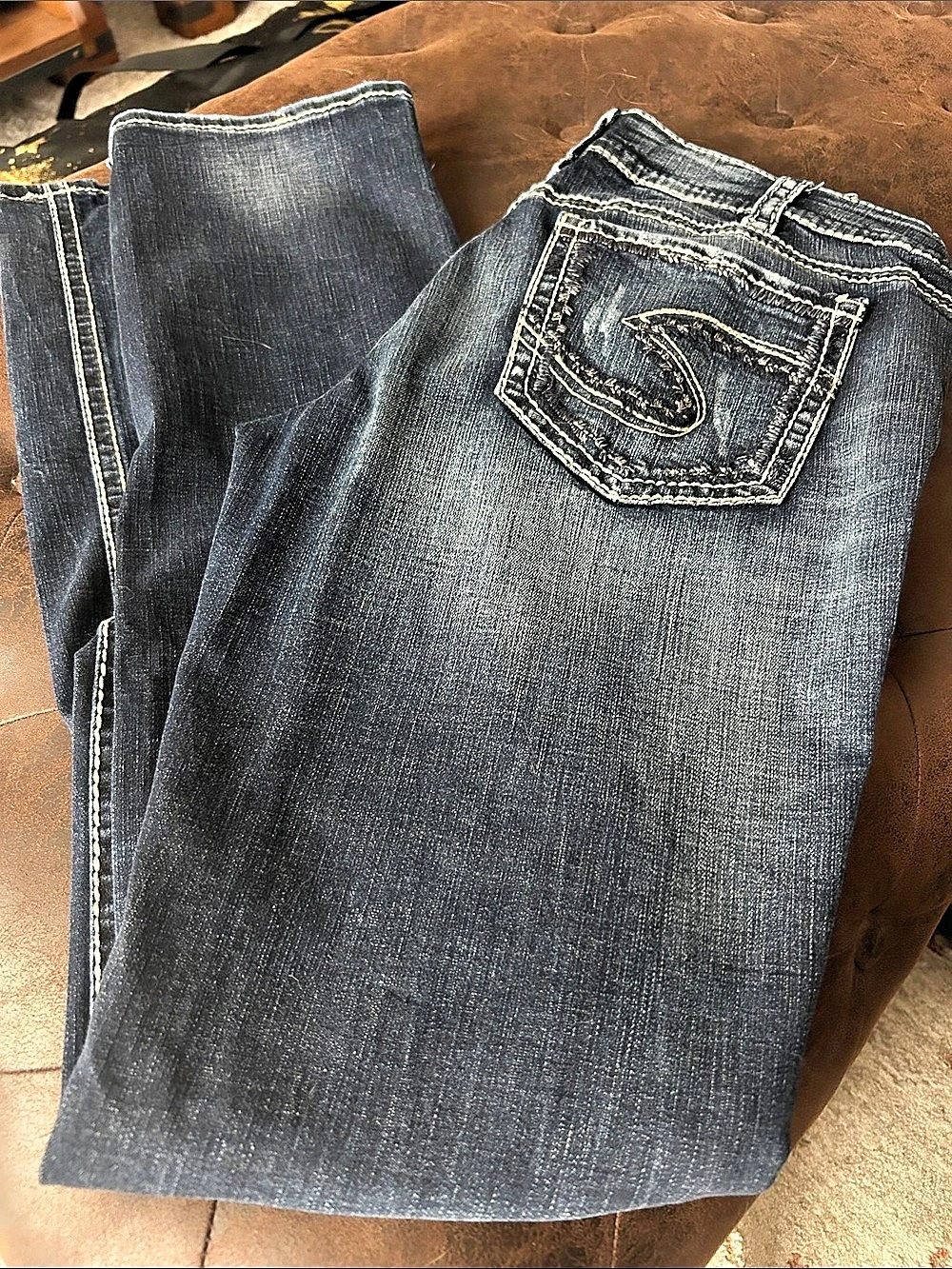 Silver Jeans Co. Suki Mid Rise Slim Bootcut Jeans. Blue